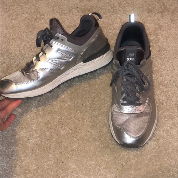 New Balance sneakers - Picture 2 of 6